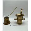Image 4 : Lot of brass decorative pieces, mortar and candlestick holders