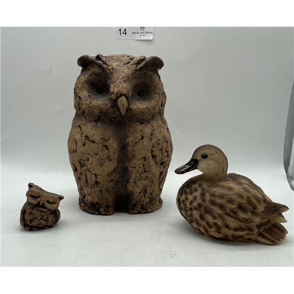 Crude pottery owls and duck bank lot