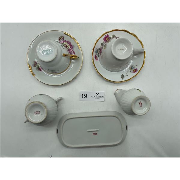 Gladstone teacups and saucers