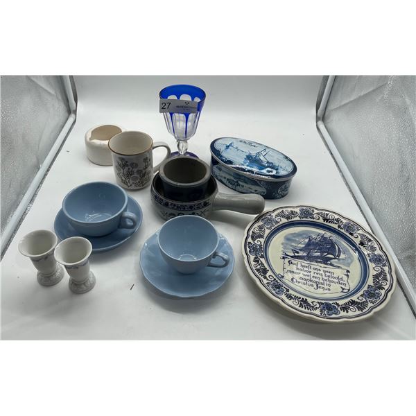 Delft blue and other items lot