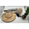 Image 1 : Cheese board, salt lamp lot