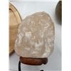 Image 4 : Cheese board, salt lamp lot