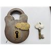 Image 5 : Antique padlock and skeleton keys