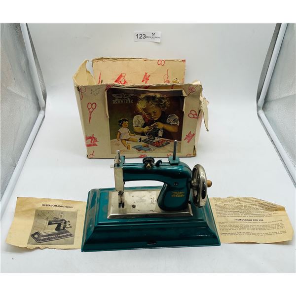 Antique Casige Childs sewing machine model  #1470