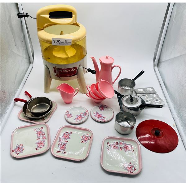 Vintage Doll washing machine and kitchenware