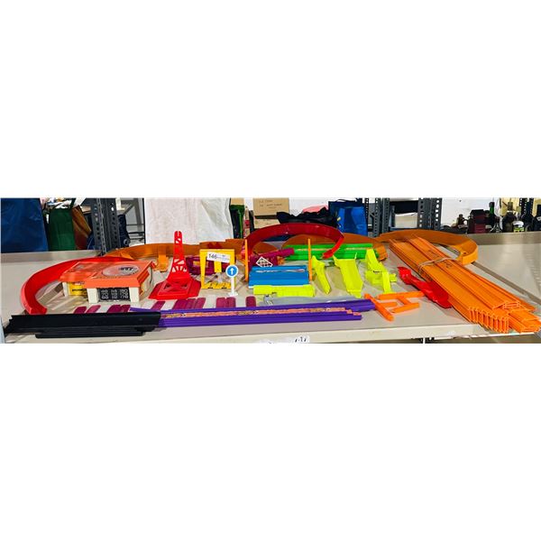 Vintage 70's Hot Wheels Speedometer Racetrack incomplete set