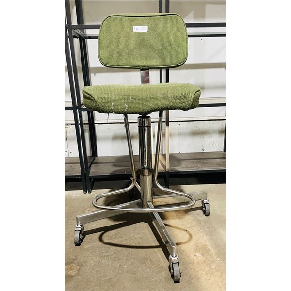 Retro Upholstered Rolling Chair