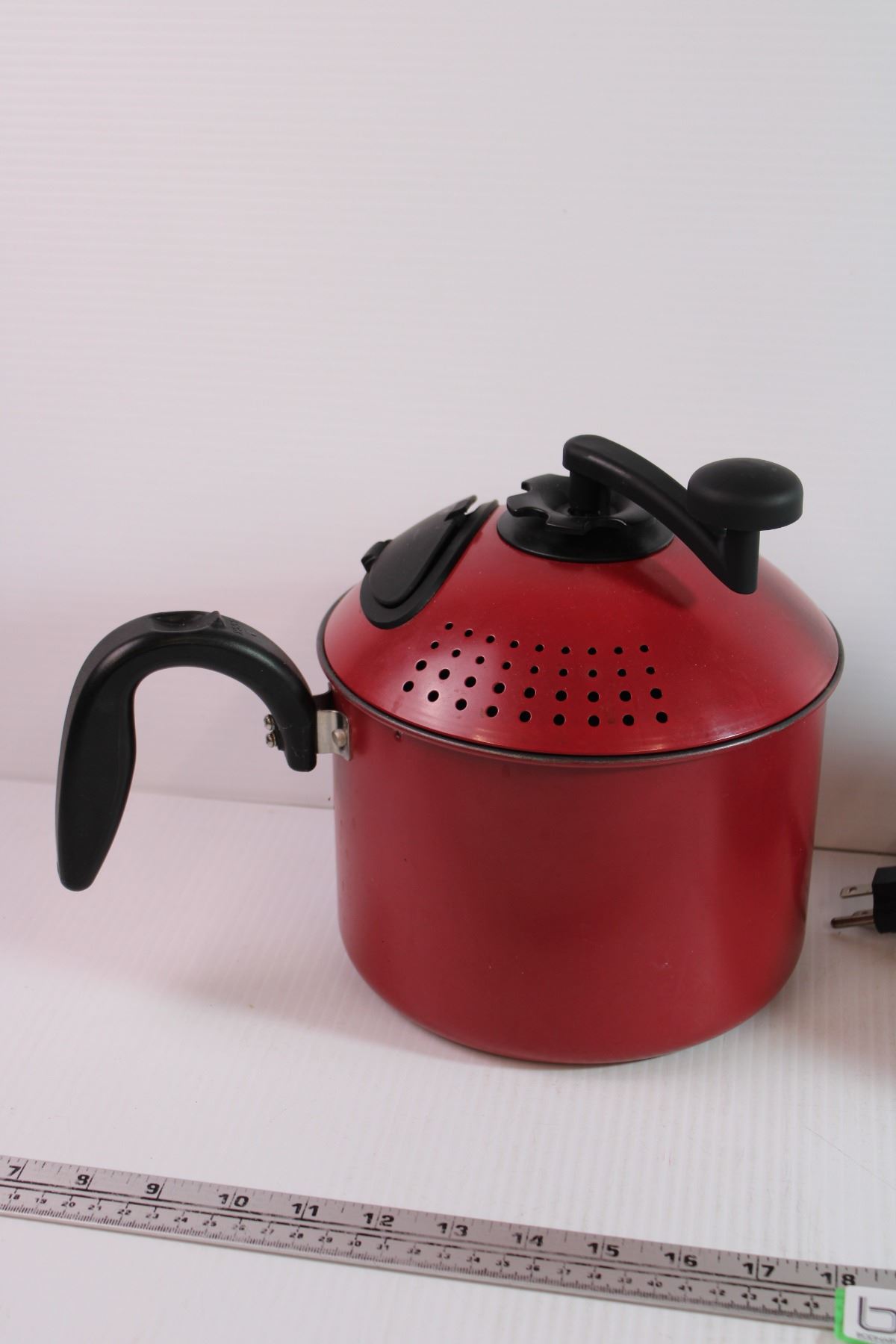 StoveTop Popcorn Maker + Electric Kettle Bodnarus Auctioneering