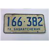 Image 3 : (2) 1976 Saskatchewan Licence Plates