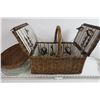 Image 1 : *Large Picnic Basket - (4) Glass Pie Plates - Wicker Basket