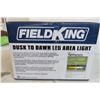 Image 2 : Field King - Dusk to Dawn Area Light
