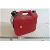 Image 1 : Plastic Gas Can
