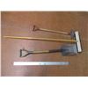 Image 1 : *(3) Garden tools - broom, shovel, edger