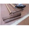 Image 3 : *Broom, shovel, (2) rakes