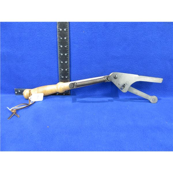 Vintage Wood Handle Hand Held Trap Clay Pigeon Thrower