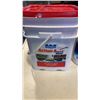 Image 2 : 2 PAILS OF ICE MELTER