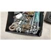 Image 8 : TRAY AND TOOLBOX WITH HARDWARE, SHACKLES