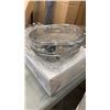 Image 8 : NEW BEEKEEPERS SUIT WITH 2 PAIRS OF GLOVES BEEHIVE ENTRANCE AND HONEY STRAINER