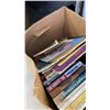 Image 2 : BOX OF COFFEE TABLE BOOKS AND ANTIQUE BOOKS