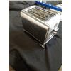 Image 2 : BLACK AND DECKER STAINLESS TOASTER TESTED AND WORKING