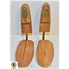 Image 1 : WOOD LORE WOODEN SHOE SAVERS