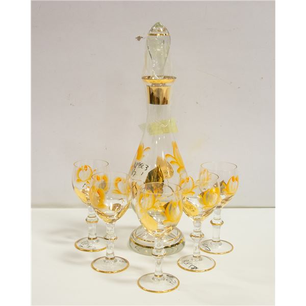 GLASS DECANTER AND 5 GOBLETS