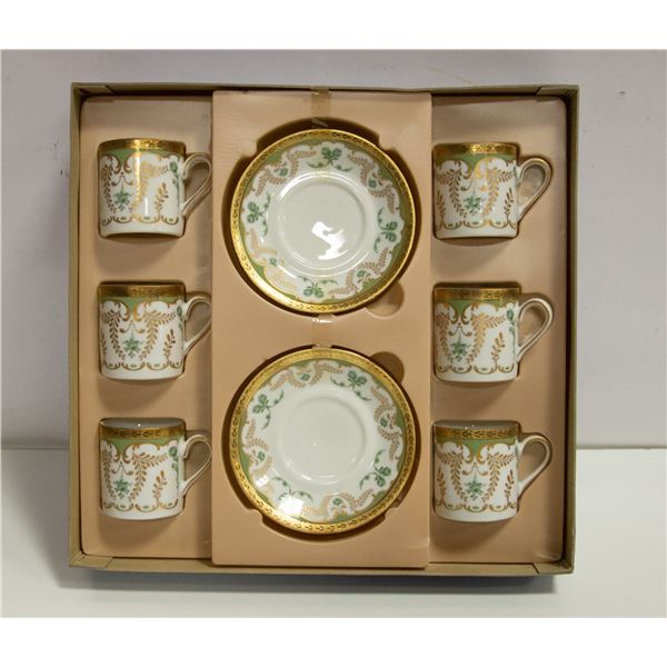 GLORIA POTTERY SET IN BOX