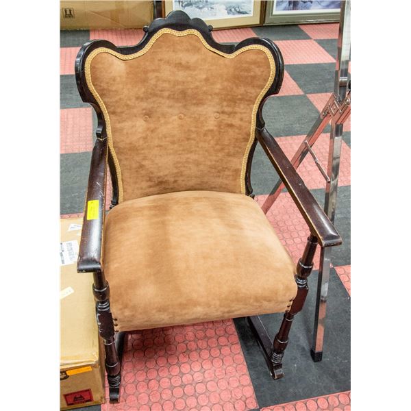 ANTIQUE ARM CHAIR
