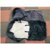 Image 1 : LOT OF 2 SHERPA STYLE SEAT COVERS