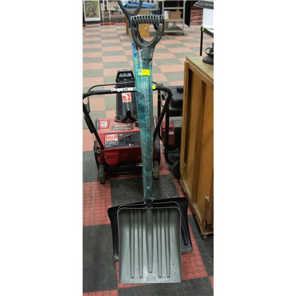 LOT OF 3 SNOW SHOVELS