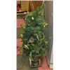 Image 1 : 4 FOOT TALL PRE LIT CHRISTMAS TREE IN