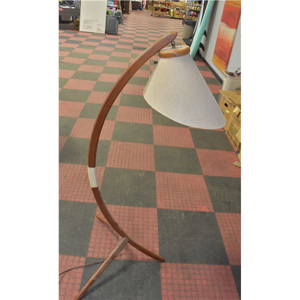 VINTAGE CURVED WOOD LAMP