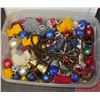 Image 1 : LARGE TUB OF SPECIALTY HANGING CHRISTMAS