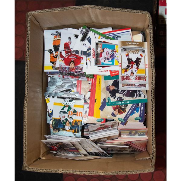 ESTATE BOX OF HOCKEY CARDS