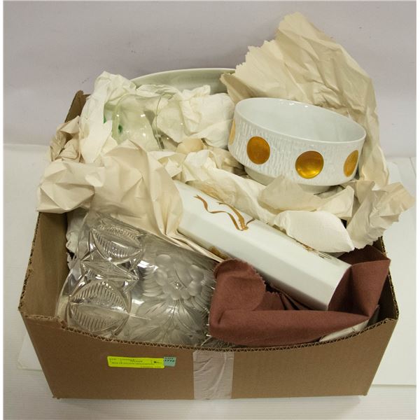 BOX OF ESTATE ORNAMENTS