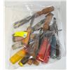 Image 1 : LOT OF 18 CHISELS VARIOUS MAKERS/SIZES