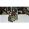 Image 5 : Christmas Hand Painted Porcelain House