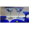 Image 2 : 6 Blue Plates and 2 pairs of Blue Martini Glasses