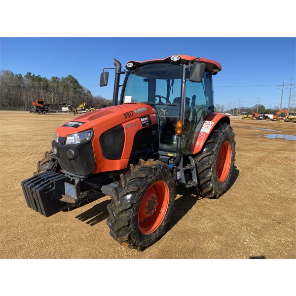 2019 KUBOTA M5-111D Farm Tractor
