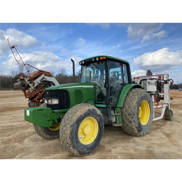 JOHN DEERE 6220 Farm Tractor