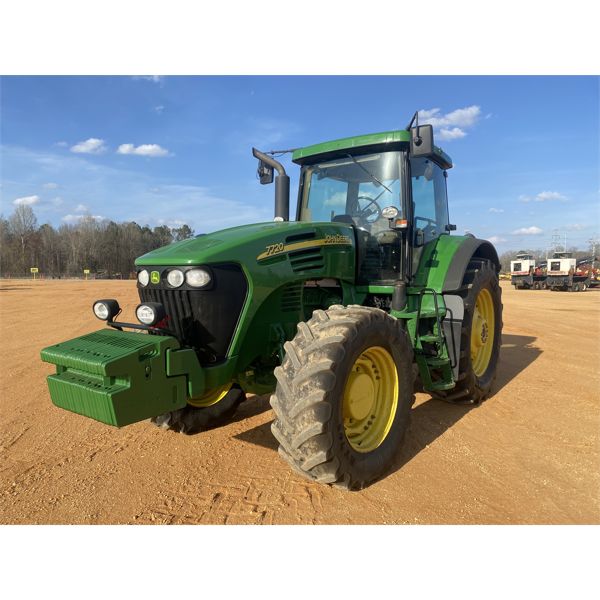 2004 JOHN DEERE 7720 Farm Tractor
