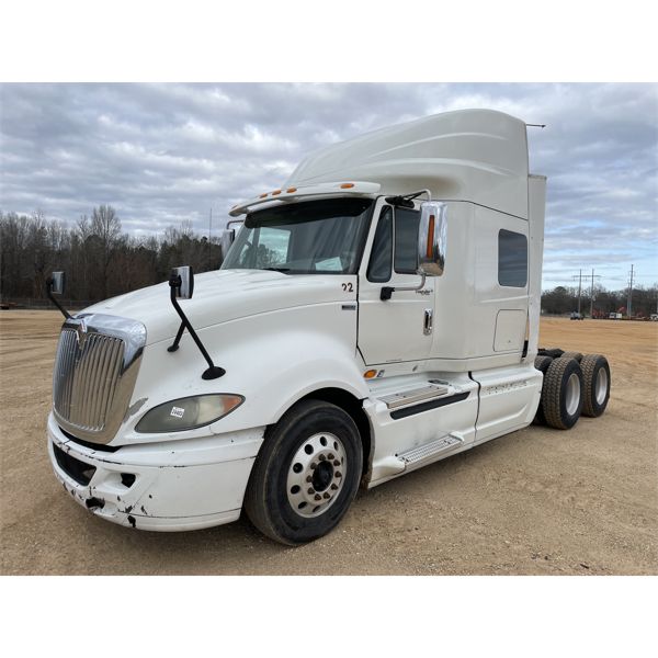 2013 INTERNATIONAL PROSTAR+ 122 Sleeper Truck