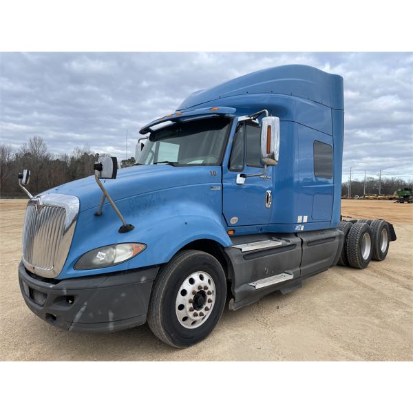 2013 INTERNATIONAL PROSTAR+ 122 Sleeper Truck