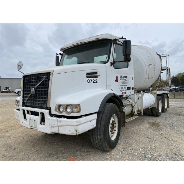 2007 VOLVO VHD64B Concrete Mixer / Pump Truck