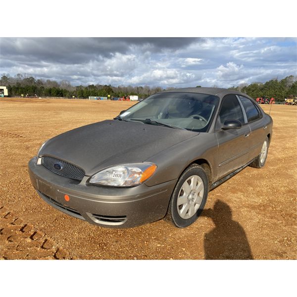 2005 FORD TAURUS Automobile