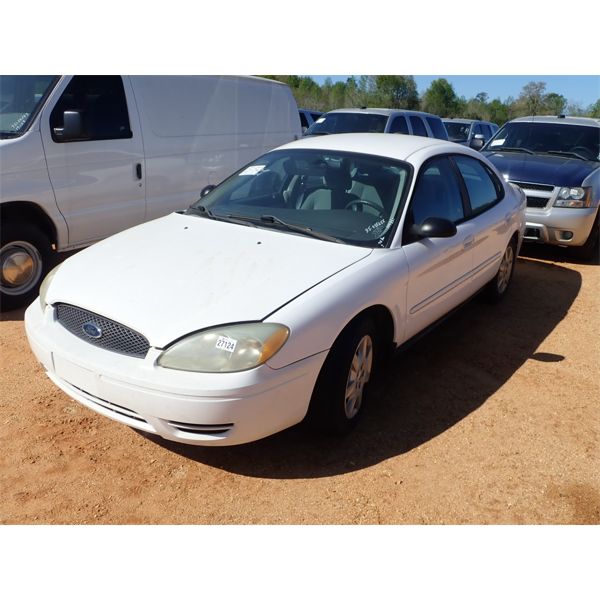 2005 FORD TAURUS SE Automobile
