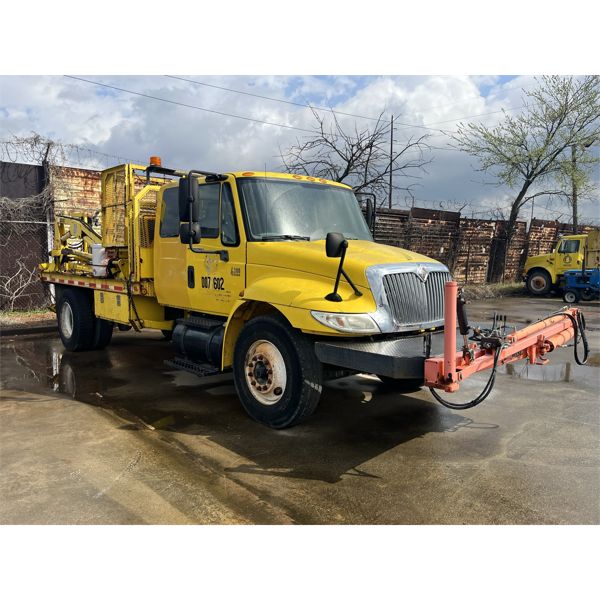 2007 INTERNATIONAL 4300 SIGN TRUCK