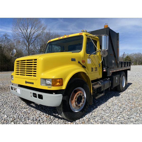 2001 INTERNATIONAL 4900 Flatbed Truck