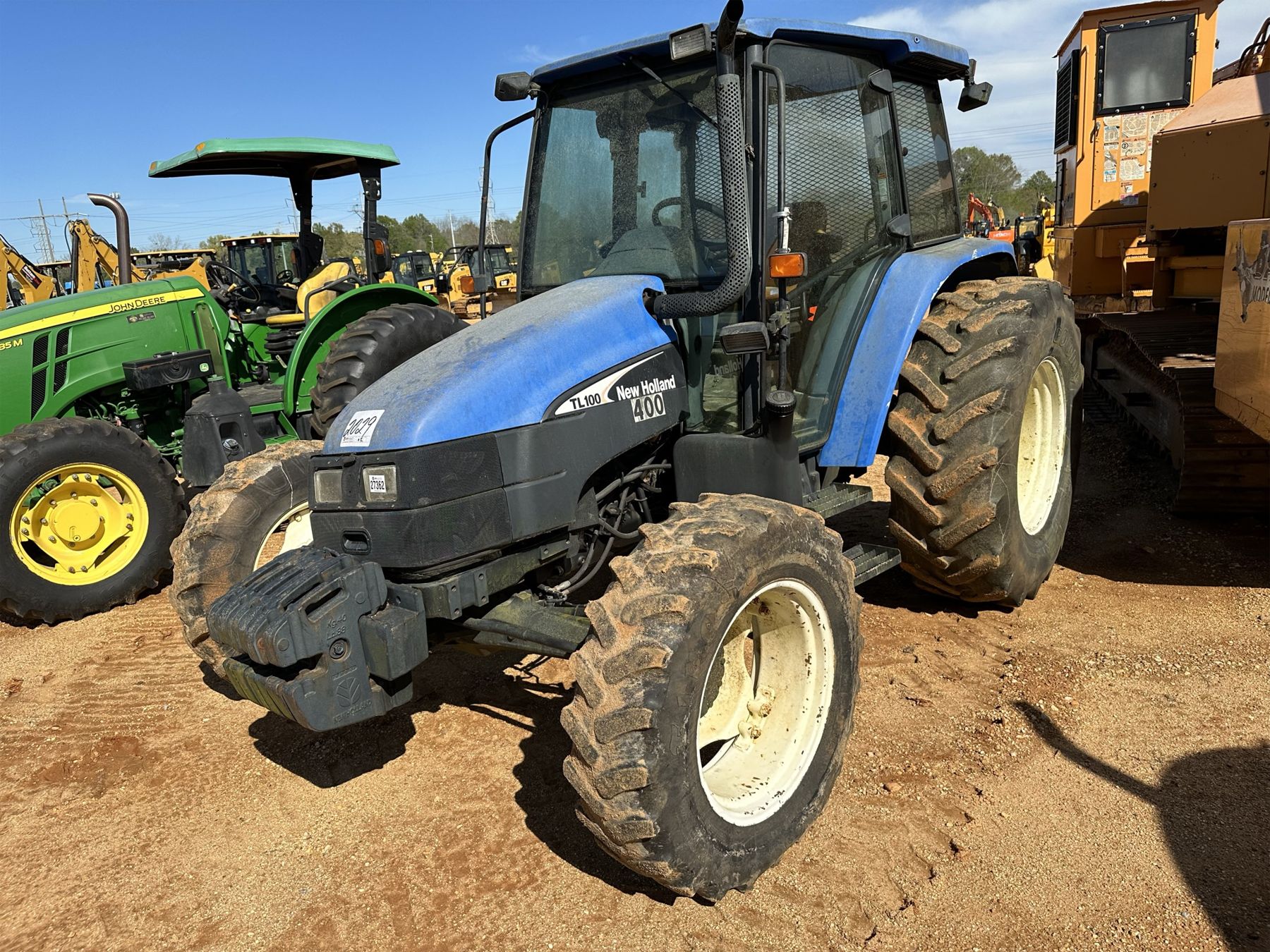 Tl100 NEW HOLLAND TL100 Farm Tractor - J.M. Wood Auction Company, Inc.