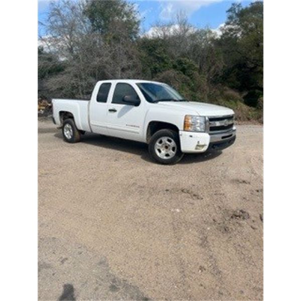 2011 CHEVROLET SILVERADO Pickup Truck